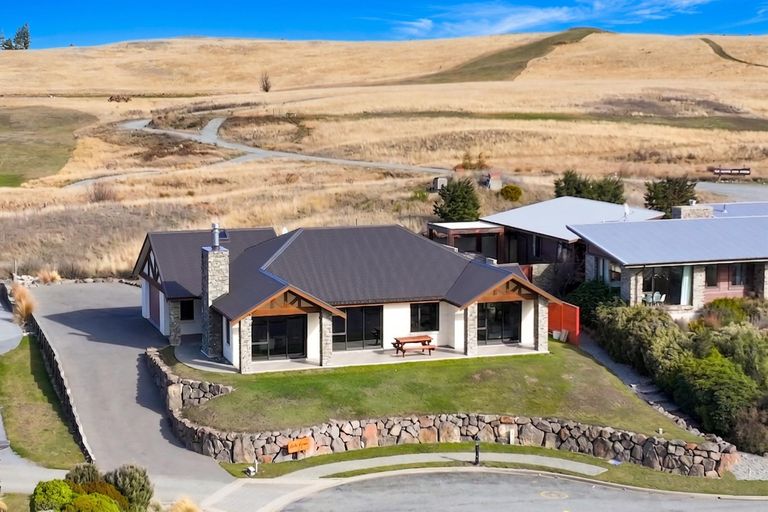 Photo of property in 2 Walter Black Place, Lake Tekapo, 7999