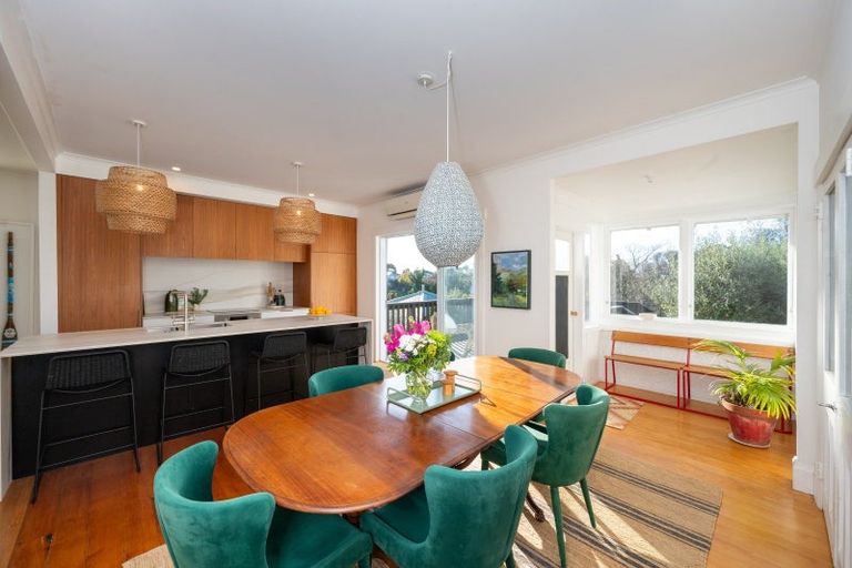 Photo of property in 55 Napier Terrace, Hospital Hill, Napier, 4110