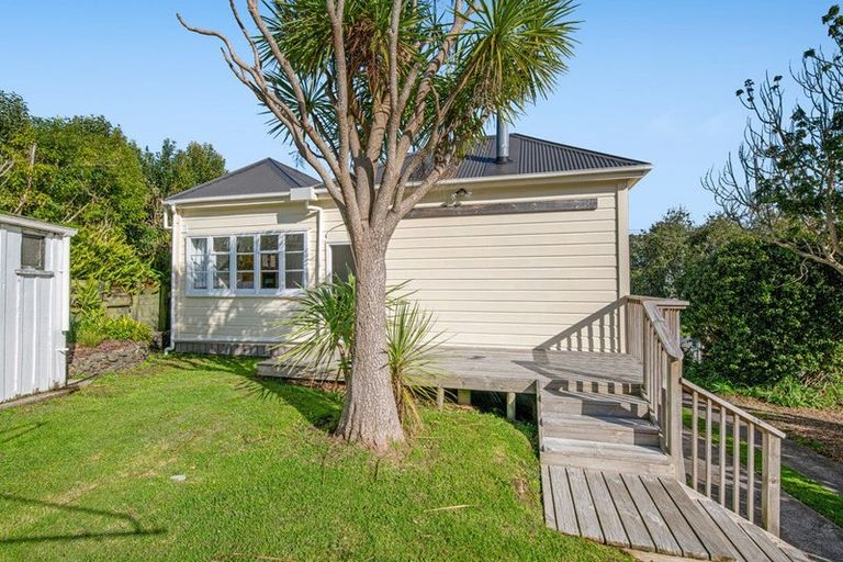 Photo of property in 22 Garfield Road, Helensville, 0800