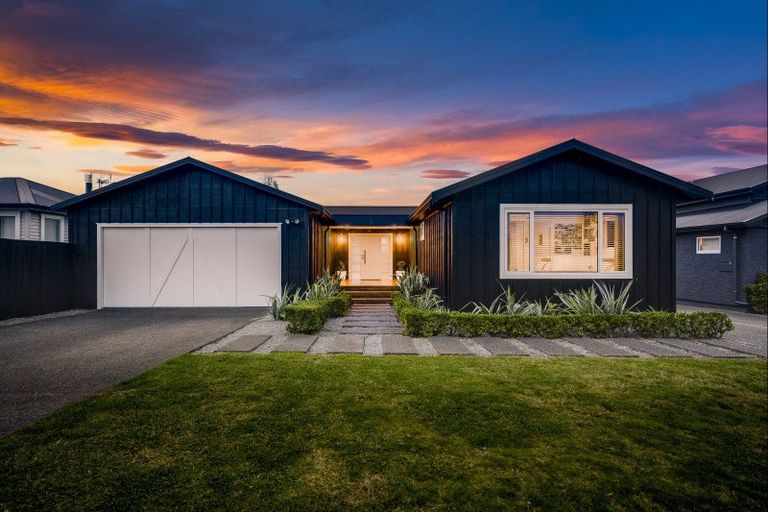 Photo of property in 51 Napier Road, Havelock North, 4130