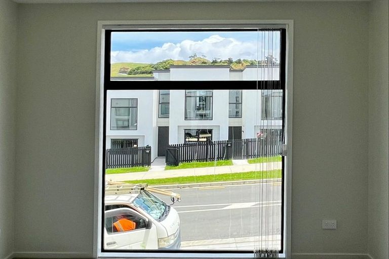Photo of property in 2 Mikoikoi Crescent, Mangere Bridge, Auckland, 2022
