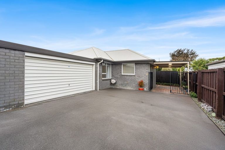 Photo of property in 10 Honeysuckle Place, Northcote, Christchurch, 8052