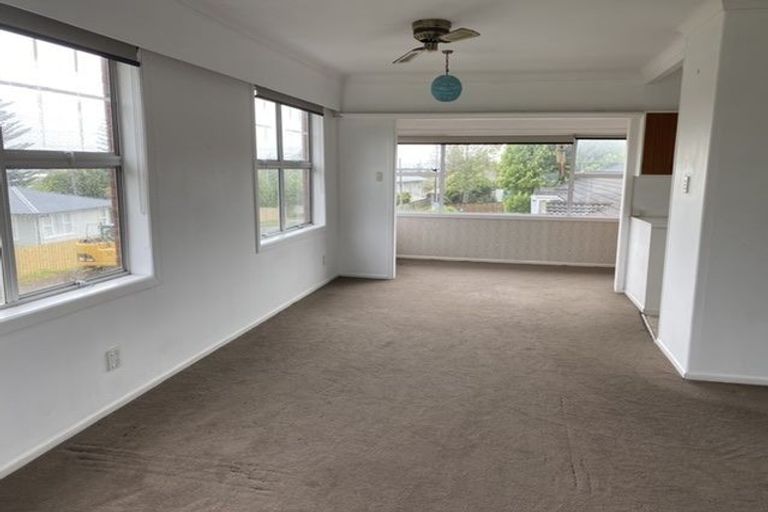 Photo of property in 3/69 Royal View Road, Te Atatu South, Auckland, 0610