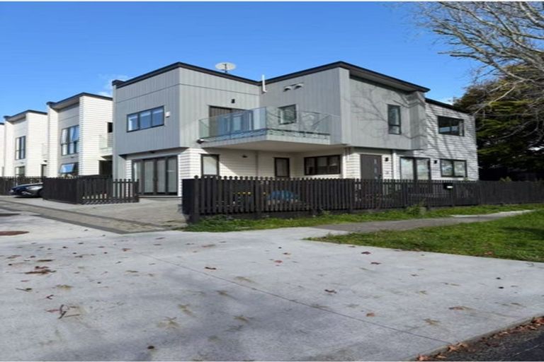 Photo of property in 1/21 Humphrey Kemp Avenue, Henderson, Auckland, 0612