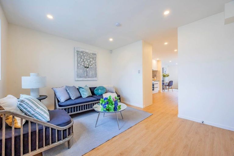 Photo of property in 37a Allington Road, Massey, Auckland, 0614