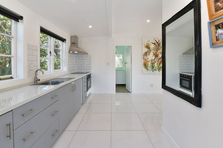 Photo of property in 7a Hand Road, Helensville, 0800