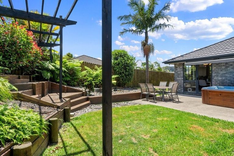 Photo of property in 56 Cabeleigh Drive, Helensville, 0800