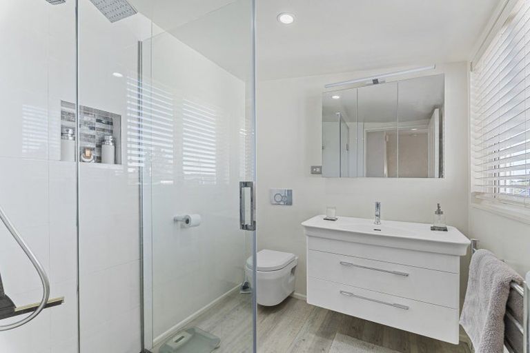 Photo of property in 3 Waiwera Place, Merrilands, New Plymouth, 4312