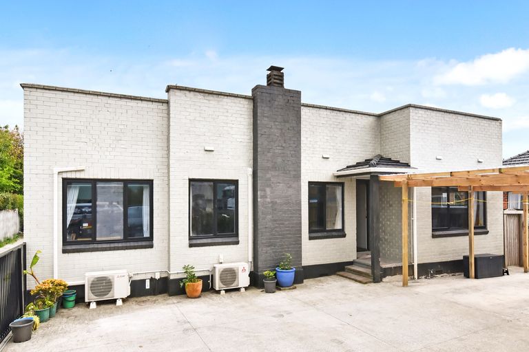 Photo of property in 325 Massey Road, Mangere East, Auckland, 2024