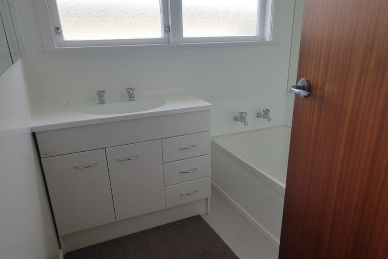 Photo of property in 49 Oxford Street, Tawa, Wellington, 5028