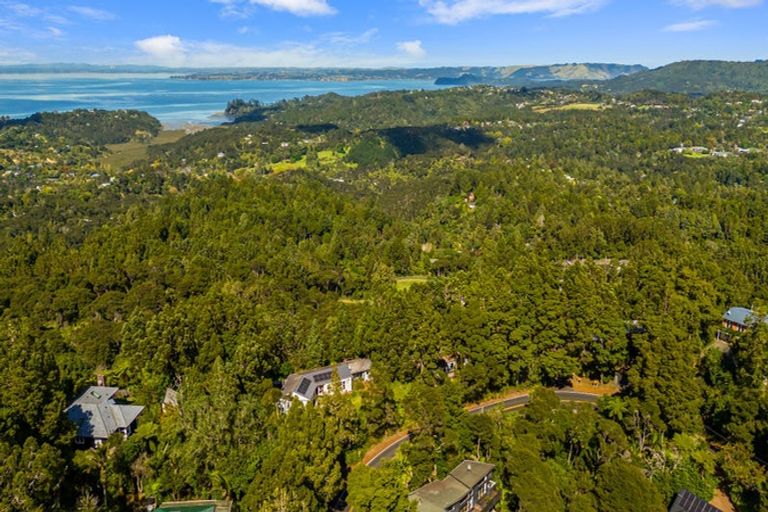 Photo of property in 98 Scenic Drive, Titirangi, Auckland, 0604