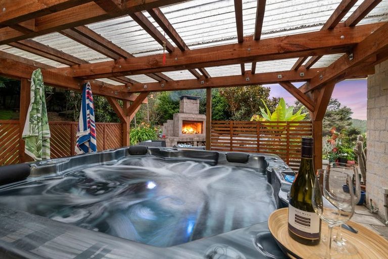 Photo of property in 42 Urumaraki Avenue, Helensville, 0800