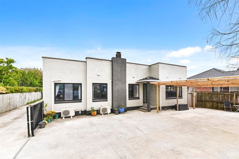Photo of property in 325 Massey Road, Mangere East, Auckland, 2024