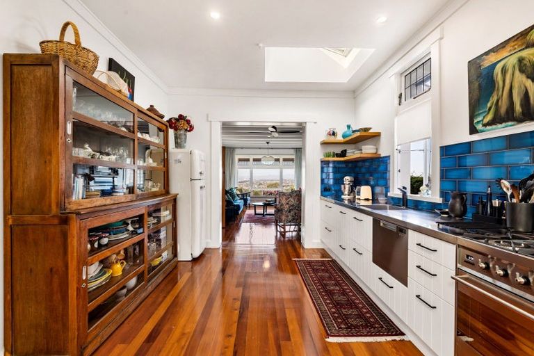 Photo of property in 14 Corry Avenue, Bluff Hill, Napier, 4110