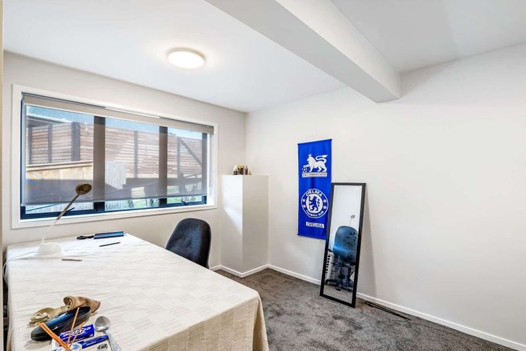 Photo of property in 10 Glen Vista Place, Bayview, Auckland, 0629