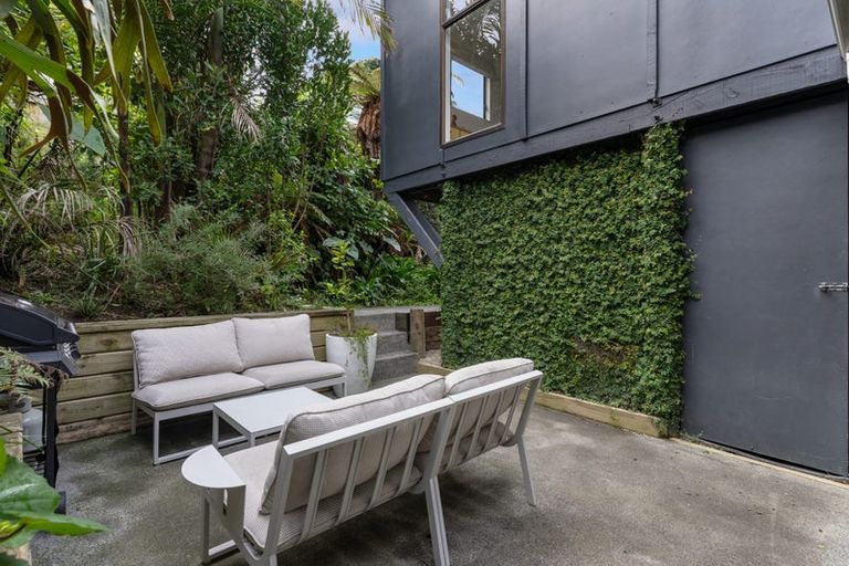 Photo of property in 2/26 Colonial Road, Birkenhead, Auckland, 0626