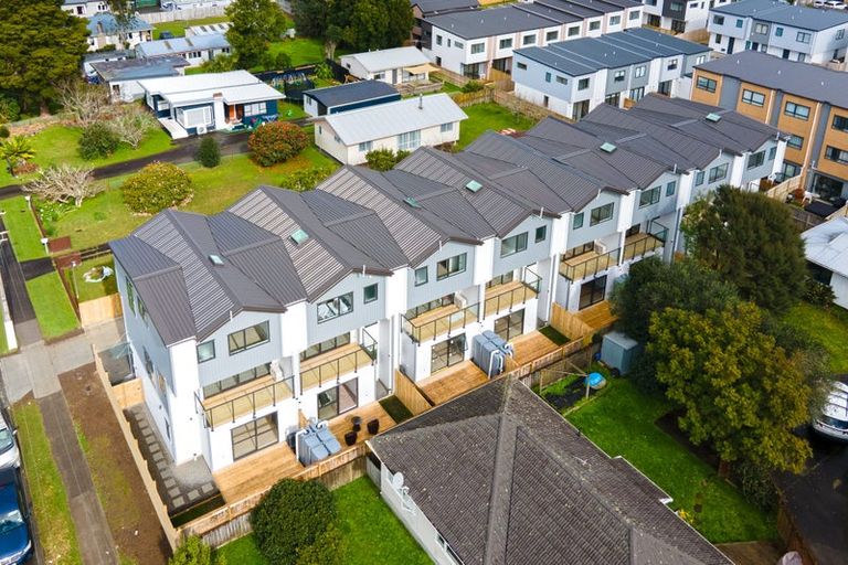 Photo of property in 1/7 Ranui Station Road, Ranui, Auckland, 0612