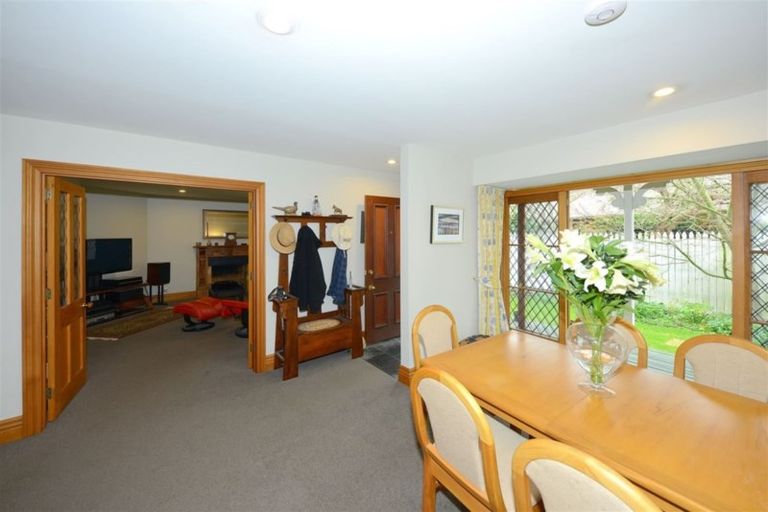 Photo of property in 16 Glenburn Place, Avonhead, Christchurch, 8042