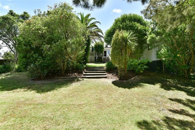 Photo of property in 19 John Road, Stanmore Bay, Whangaparaoa, 0932