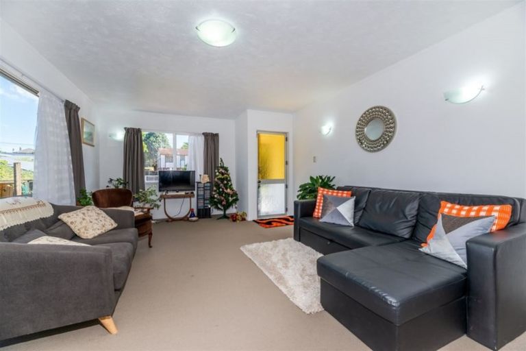 Photo of property in 37 Kohekohe Street, New Lynn, Auckland, 0600