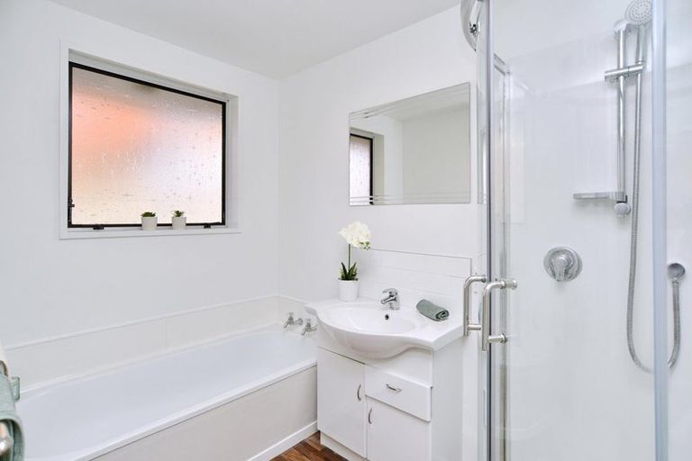Photo of property in 2/21 Wyatt Place, Russley, Christchurch, 8042