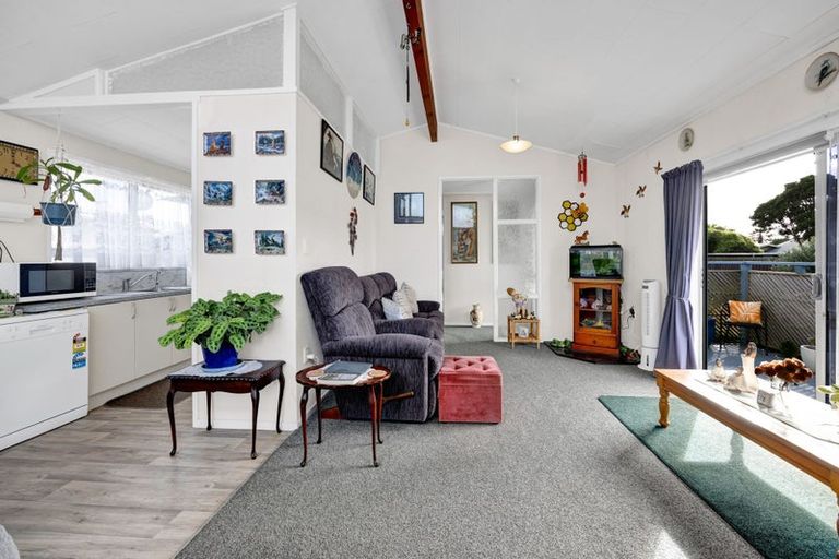 Photo of property in 5 Iredale Road, Hawera, 4610