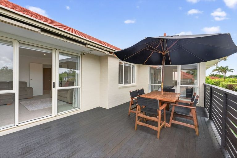 Photo of property in 40 Gillett Place, Botany Downs, Auckland, 2014