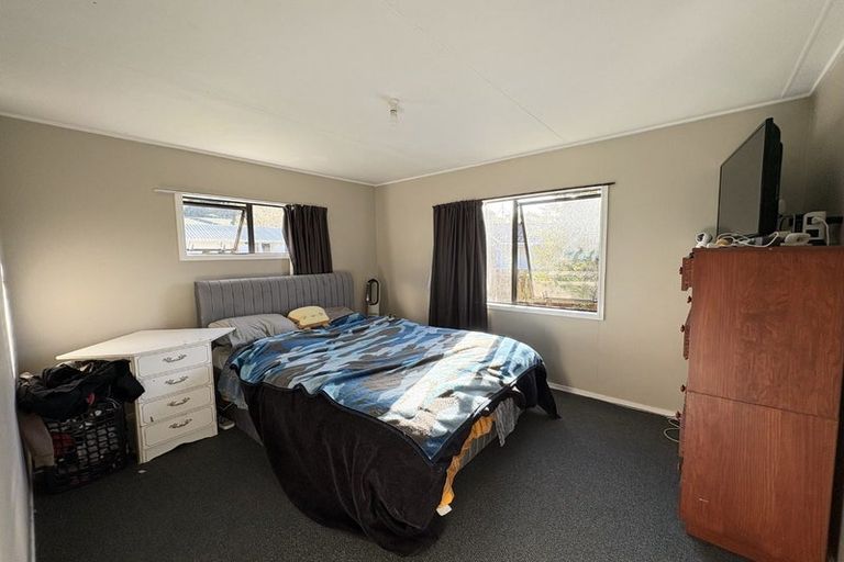 Photo of property in 28 Hookway Grove, Paraparaumu, 5032