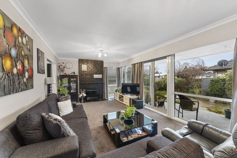 Photo of property in 17 Oriana Crescent, Hornby, Christchurch, 8042