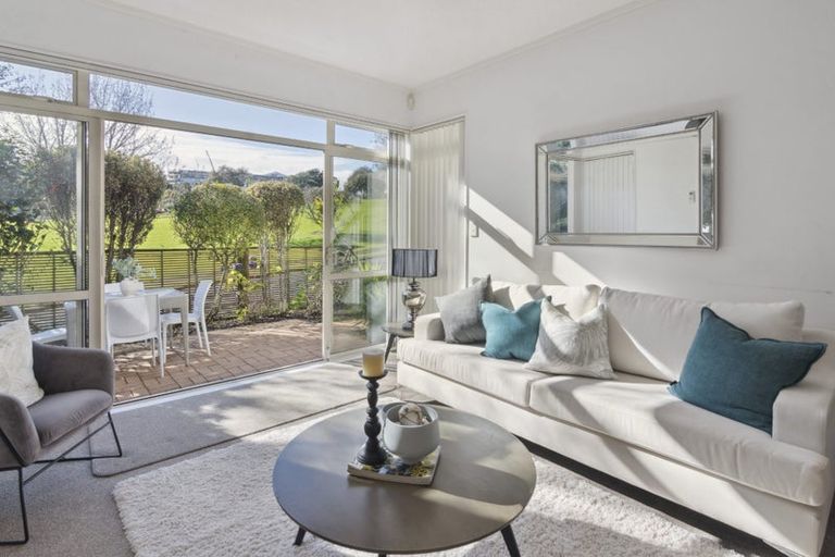 Photo of property in 2/1-5 Gleanor Avenue, Oteha, Auckland, 0632