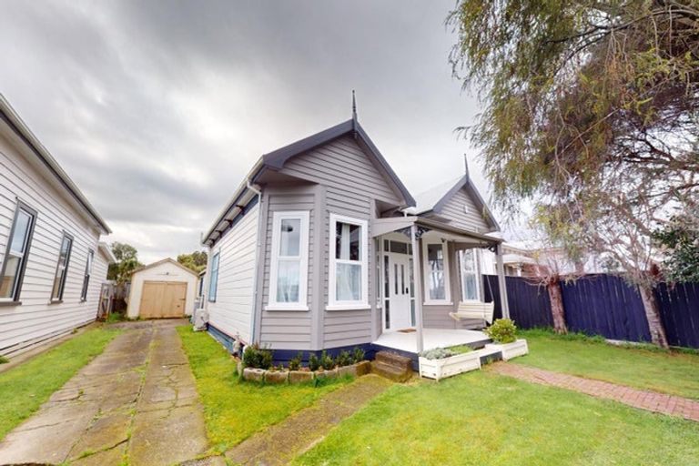 Photo of property in 11 Hereford Street, West End, Palmerston North, 4410