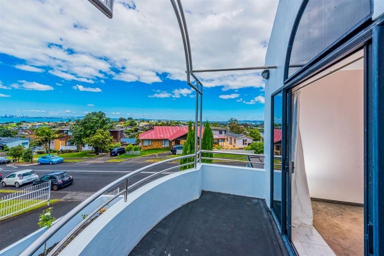 Photo of property in 38 Luckens Road, West Harbour, Auckland, 0618