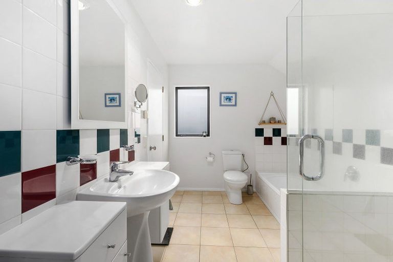 Photo of property in 5 Shastri Terrace, Khandallah, Wellington, 6035