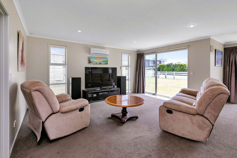 Photo of property in 20 Sando Way, One Tree Point, 0118