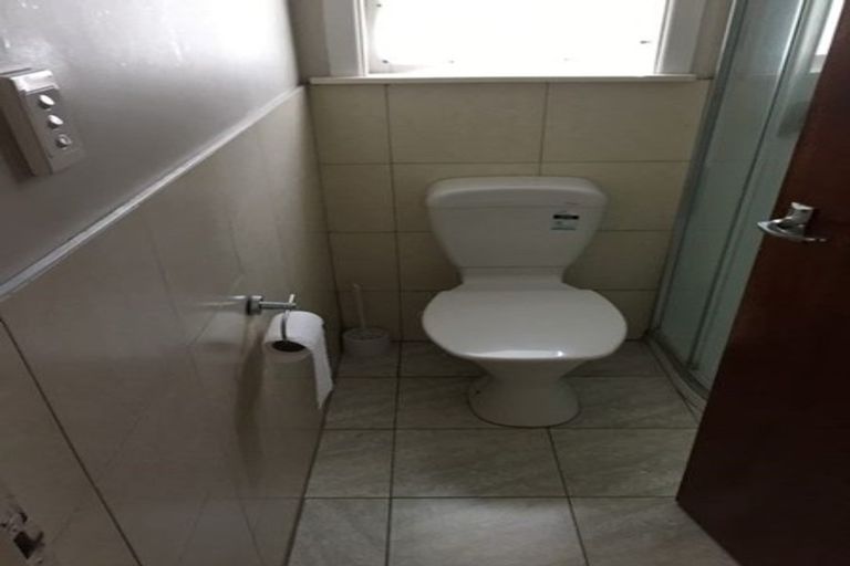 Photo of property in 16 Rathgar Road, Henderson, Auckland, 0610