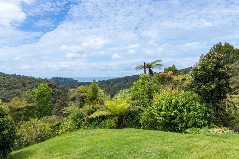 Photo of property in 24 Deirdre Place, Titirangi, Auckland, 0604