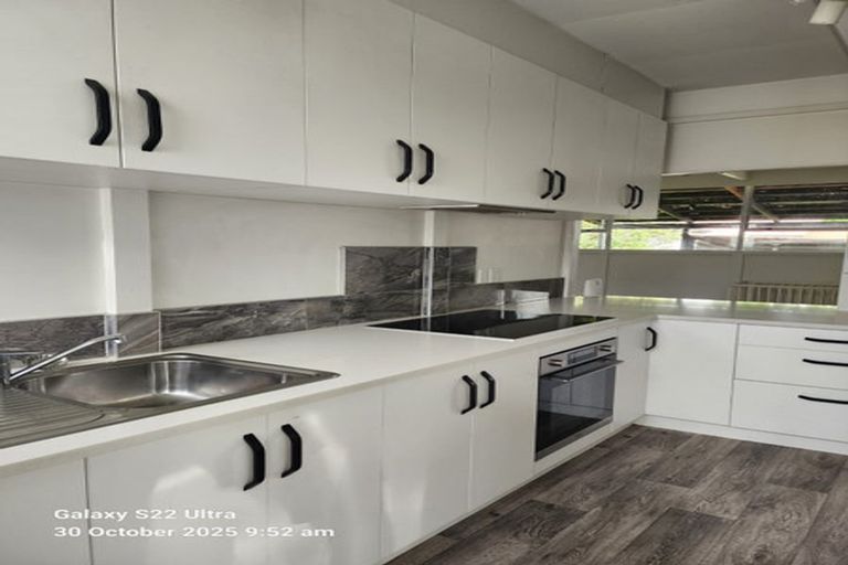 Photo of property in 2/52 Glen Road, Ranui, Auckland, 0612