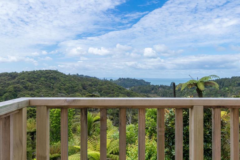 Photo of property in 24 Deirdre Place, Titirangi, Auckland, 0604