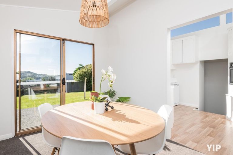 Photo of property in 7 Ruskin Road, Newlands, Wellington, 6037