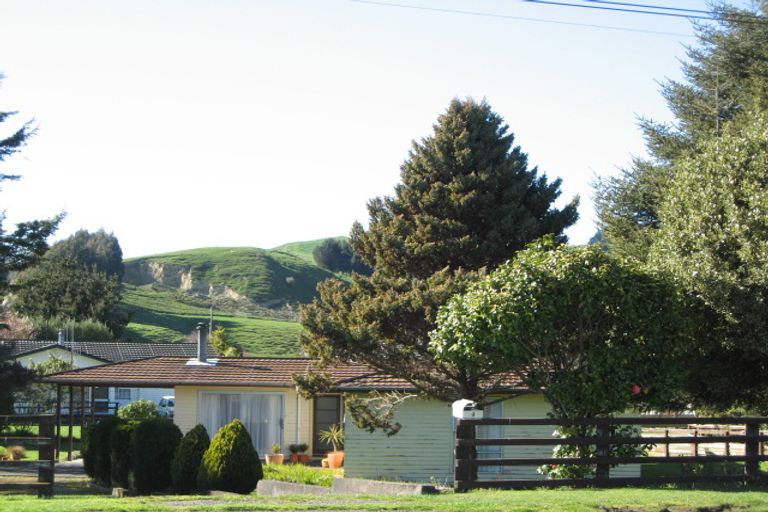 Photo of property in 9a Milne Street, Hunterville, 4730