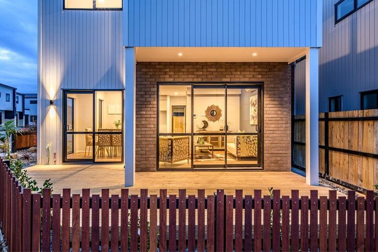 Photo of property in 32 Hea Road, Hobsonville, Auckland, 0616