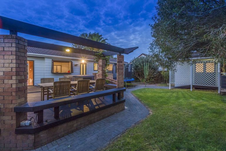 Photo of property in 26 Granville Drive, Massey, Auckland, 0614