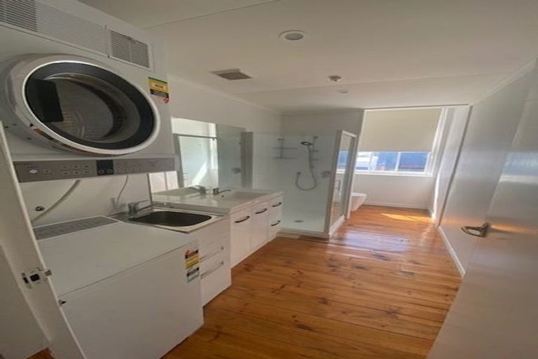 Photo of property in 2u1 King Street, Mount Cook, Wellington, 6021