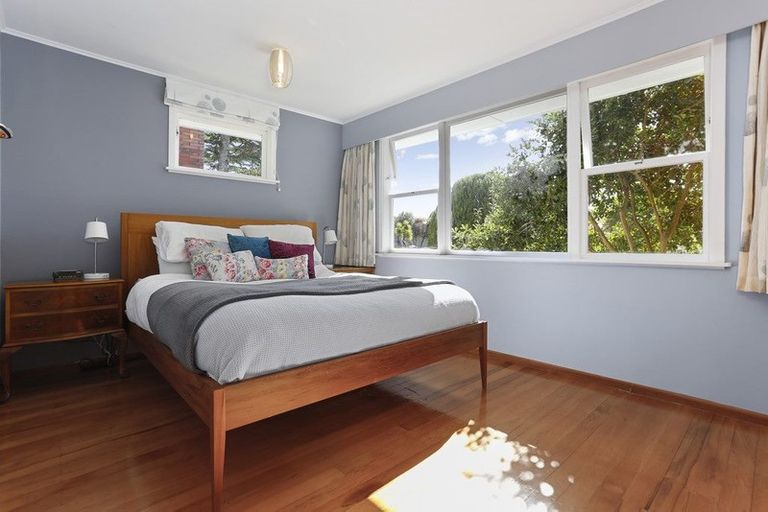 Photo of property in 39 Tahi Terrace, Glen Eden, Auckland, 0602