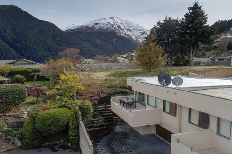 Photo of property in 10a Salmond Place, Queenstown, 9300
