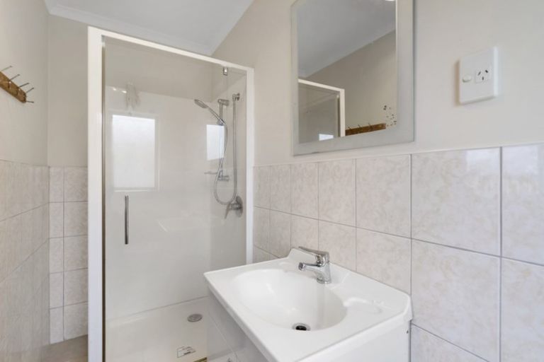 Photo of property in 9 Staten Place, Mangere, Auckland, 2022