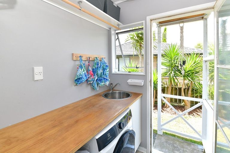 Photo of property in 129 Awaroa Road, Helensville, 0800