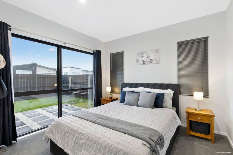 Photo of property in 2 Beardmore Lane, Papakura, 2110