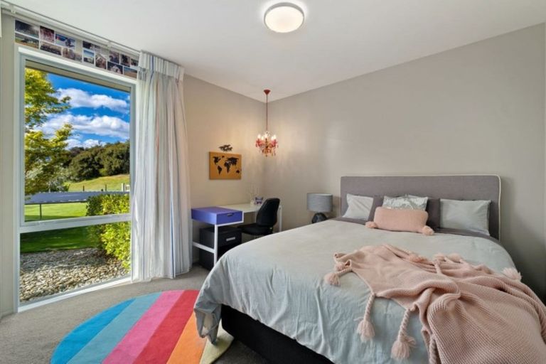 Photo of property in 12 Edgewood Place, Wanaka, 9305