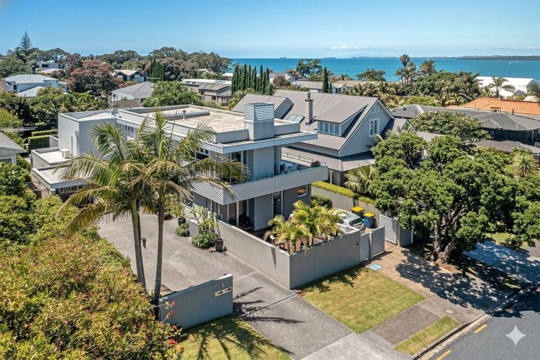 Photo of property in 2/2a Earnoch Avenue, Takapuna, Auckland, 0622